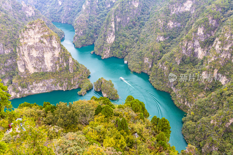 航拍峰林峡山水风光全景