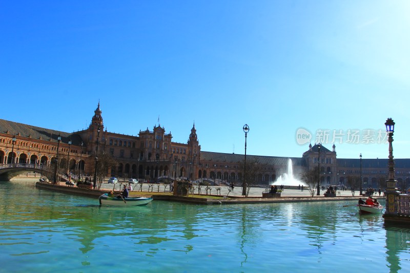 西班牙塞维利亚西班牙广场的运河和小桥