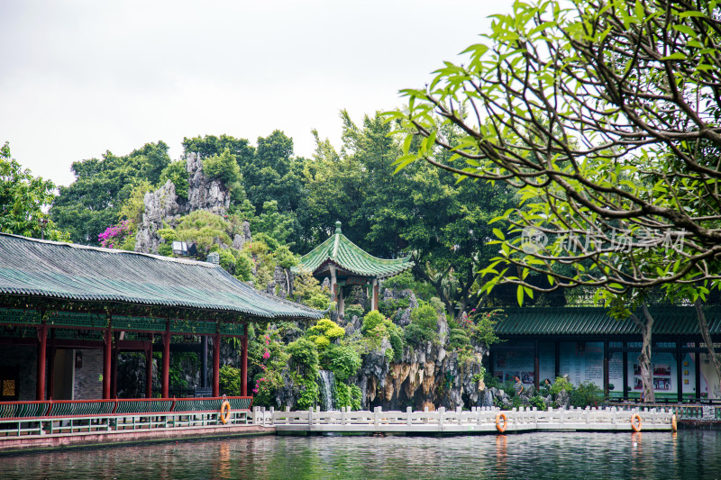 中式园林湖景亭台楼阁