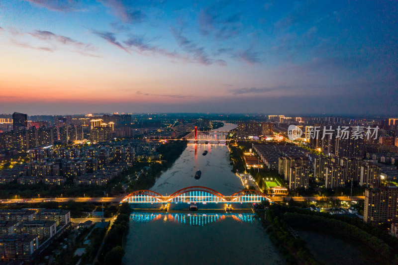 江苏宿迁夜景灯光航拍摄影图