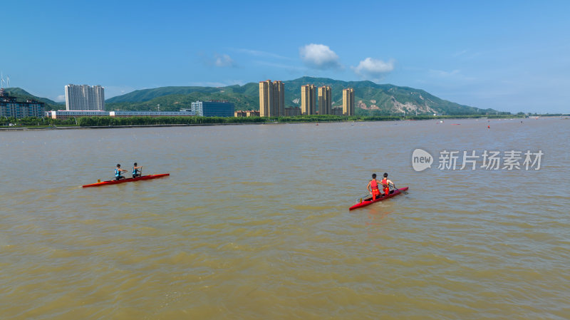 河南省宜阳县洛河上皮划艇比赛激烈进行