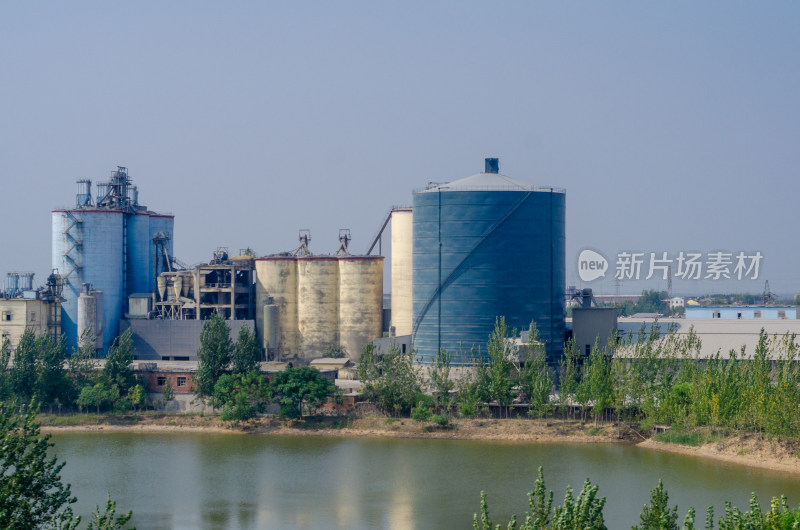 安徽省蚌埠的沿河工业工厂