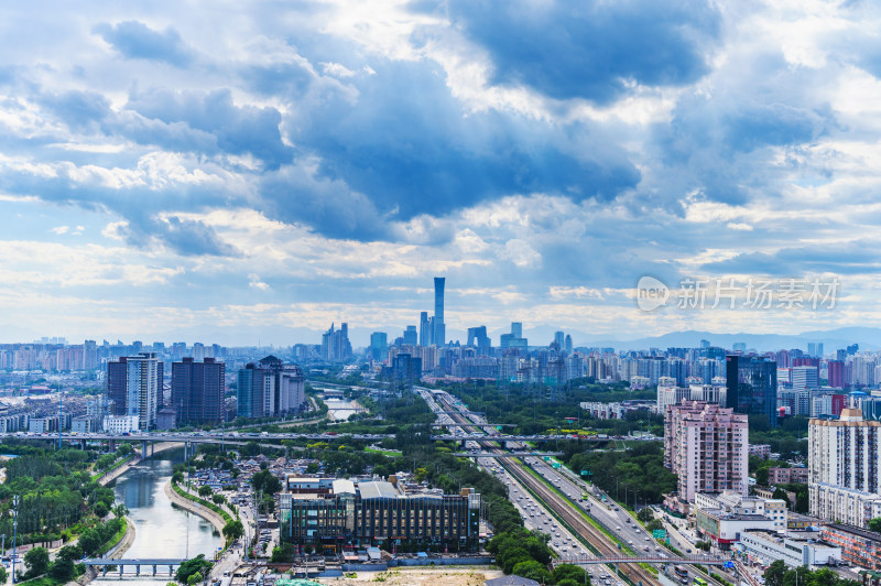 中国北京夏季国贸CBD城市天际线大气流云