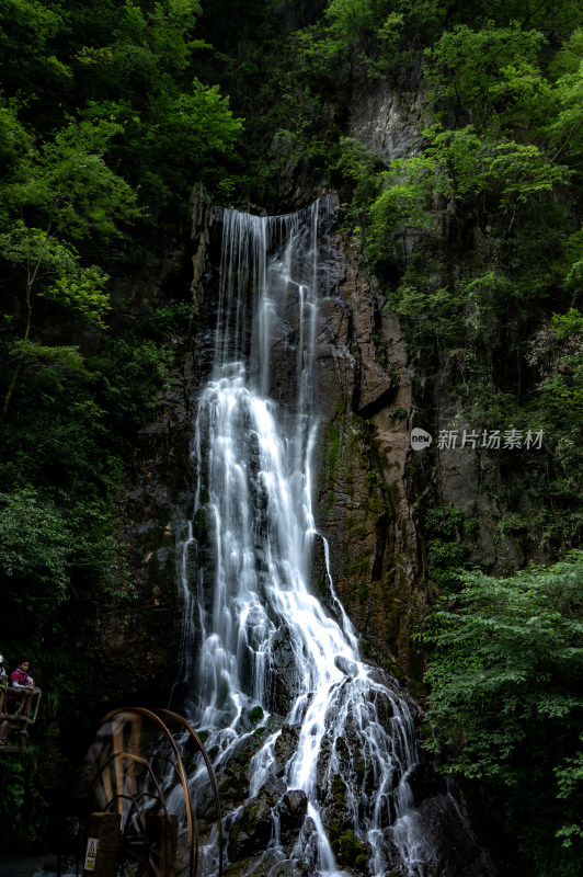 湖北 襄阳  保康县 五道峡 森林 瀑布