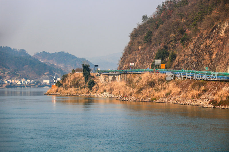 三峡坝区绿水青山就是金山银山G348国道