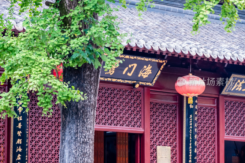 晴朗的午后，镇江焦山风景区定慧寺建筑