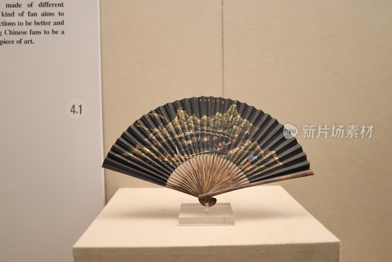 中国扇博物馆展出的折扇