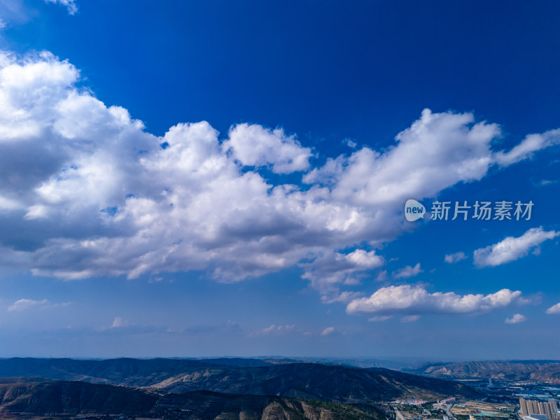 自然风光山川天空蓝天白云航拍图