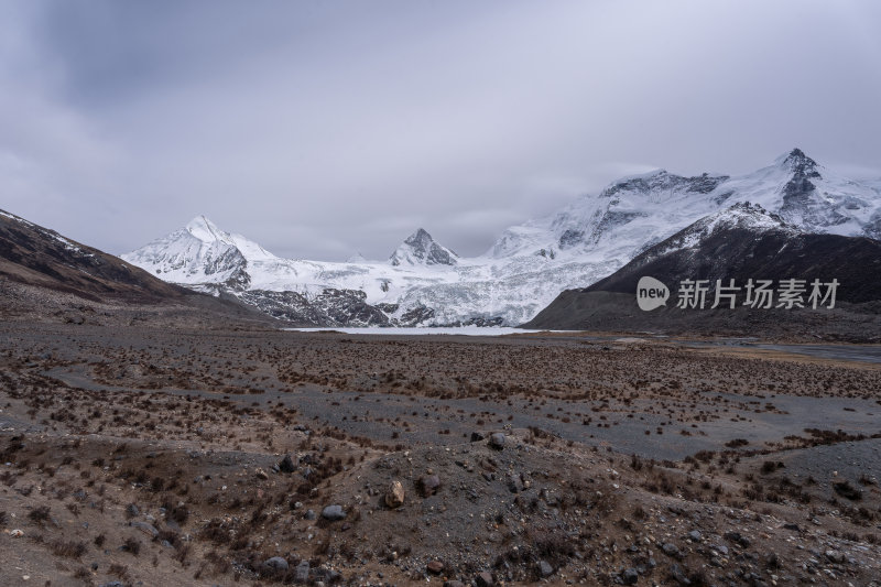 西藏那曲比如萨普神山圣山圣湖冰川壮丽景色