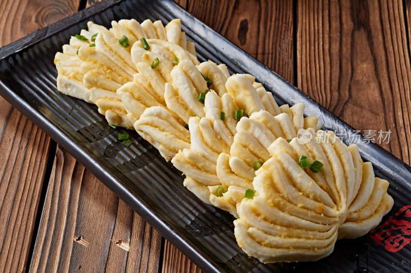 葱香油酥白面花馍