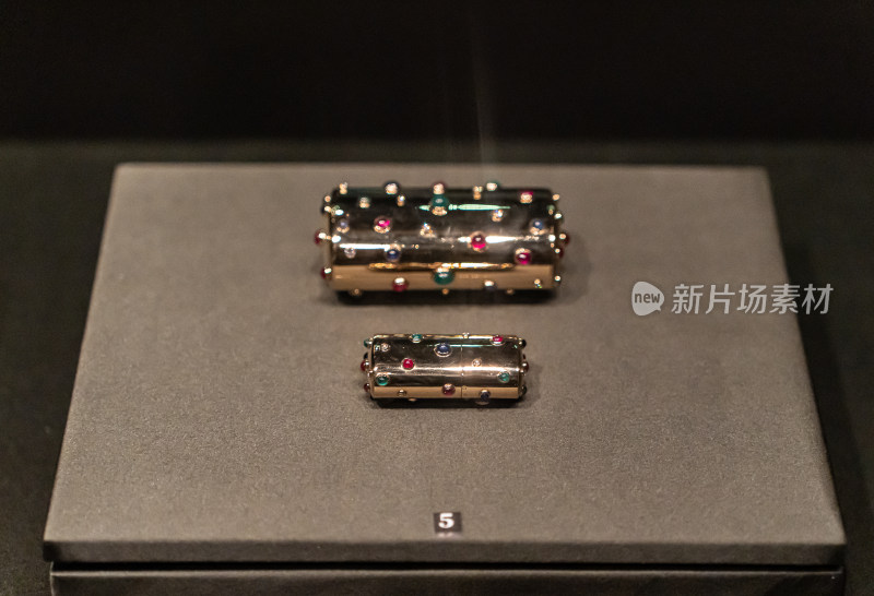 香港两依藏博物馆藏卡地亚巴黎烟盒&打火机