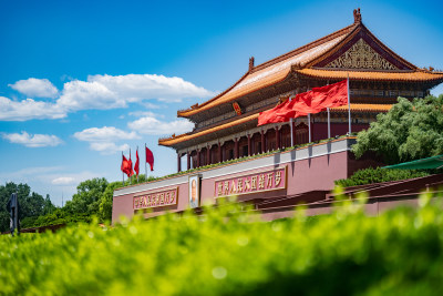 晴朗天气的天安门广场侧面角度