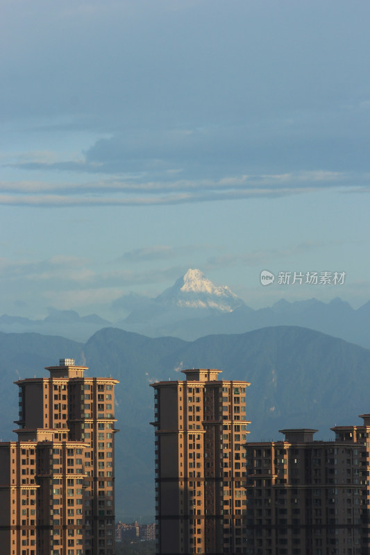 成都温江拍远方的雪山