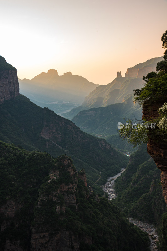 太行山八里沟日出山川自然风景