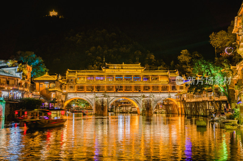 湖南湘西凤凰古城夜景沱江夜景虹桥夜景