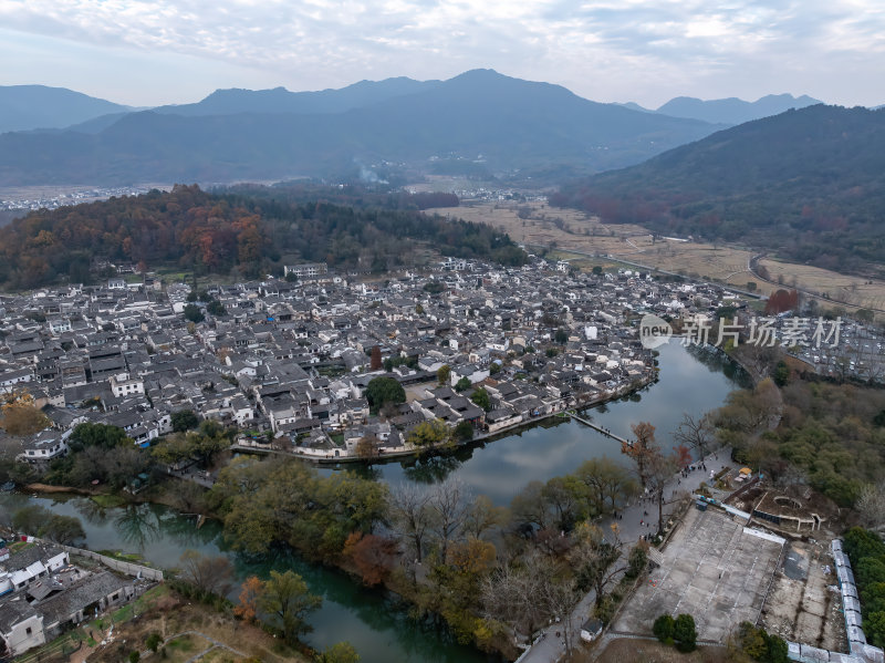 安徽黄山水墨江南宏村徽派建筑群秋色航拍