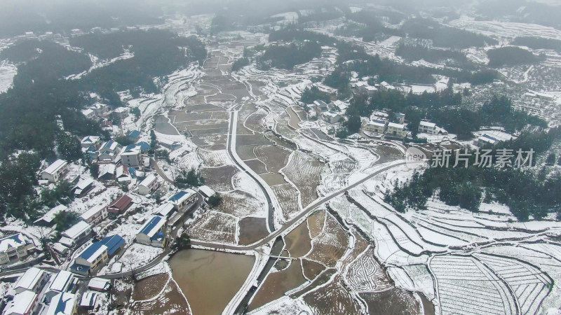 航拍南方乡村田园农田梯田雪景