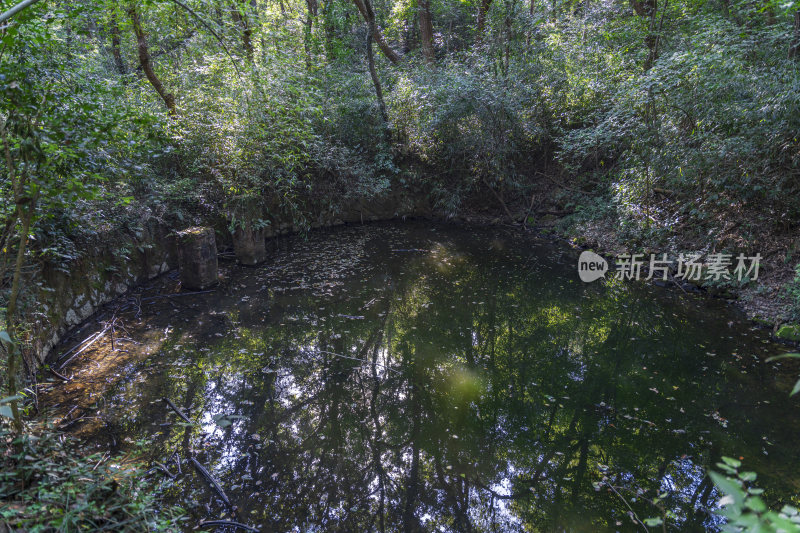 杭州宝石山景区挂牌山月牙池景点