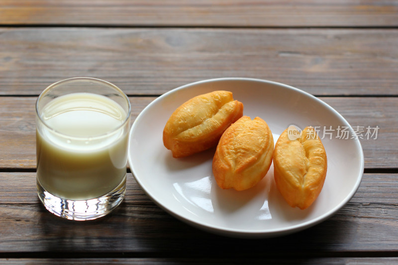 中国传统食品油条豆浆，家常简易早餐