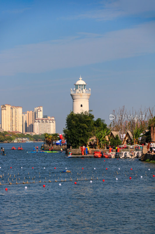 黄石磁湖景区城市风光，眺望城市天际线