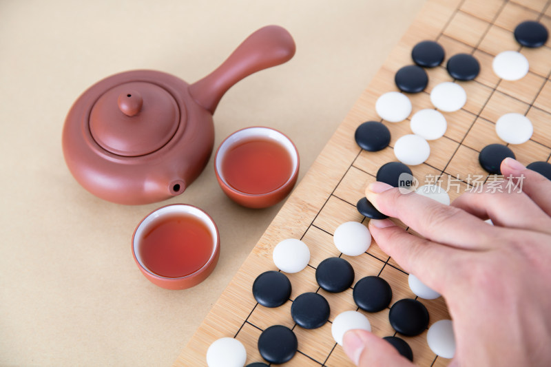 中国围棋和热茶饮品