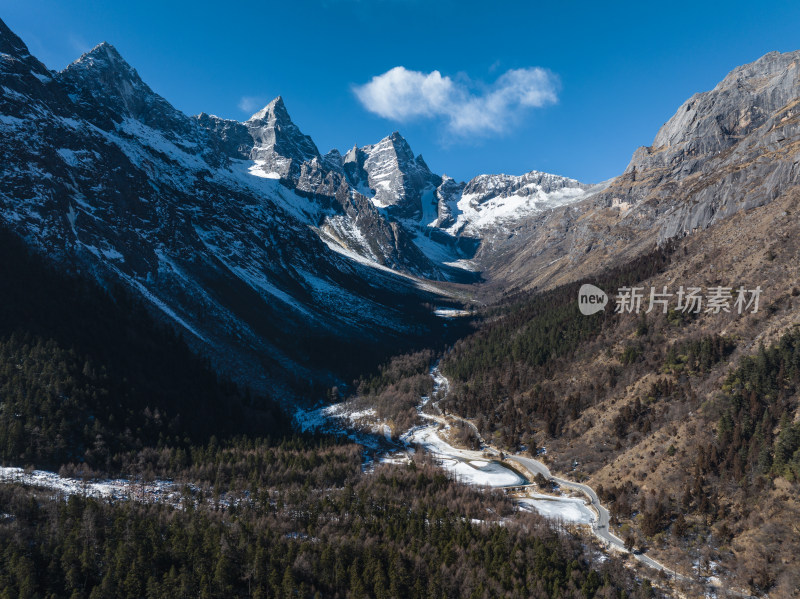 航拍冬天四川毕棚沟风景