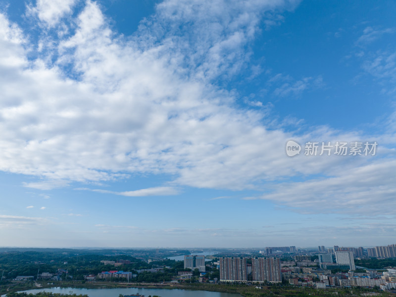 航拍清晨蓝天白云下 湖南省衡阳市酃湖公园