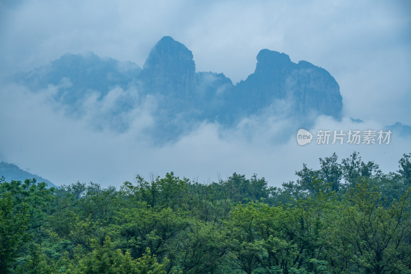 山清水秀依山傍水溪流云海秘境世外桃