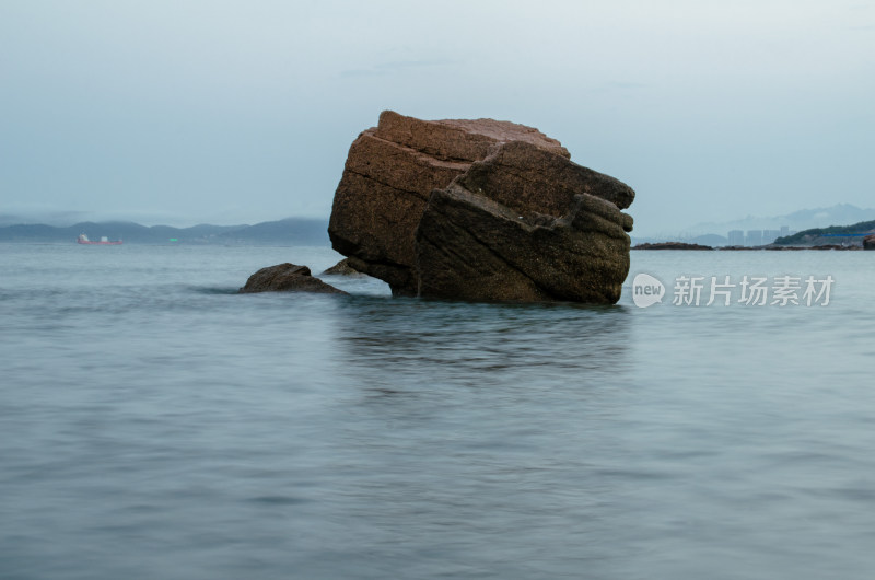 青岛太平角公园，海上的巨石