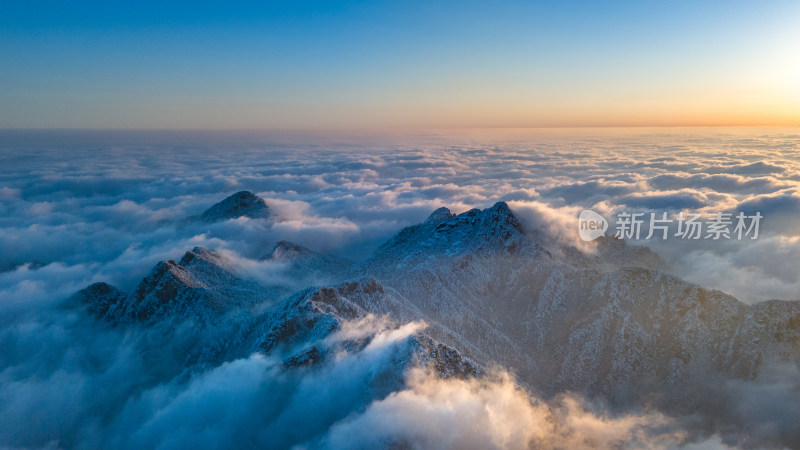 黄山雪后山峦云海日出景观