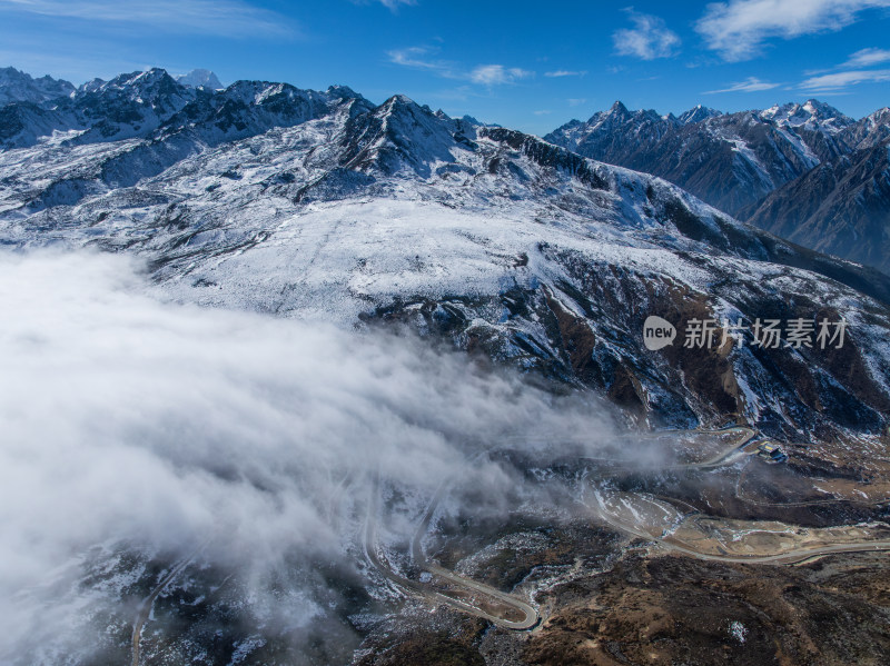 高原雪山峡谷云海