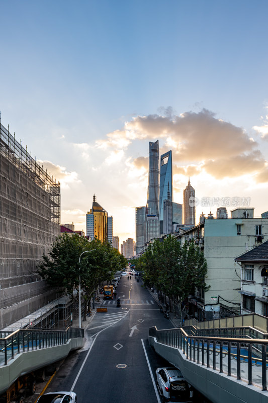 黄昏晚霞上海陆家嘴城市建筑景观