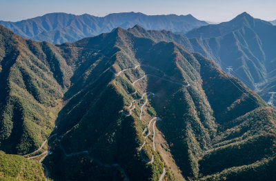 深秋的皖南川藏线六道拐风光