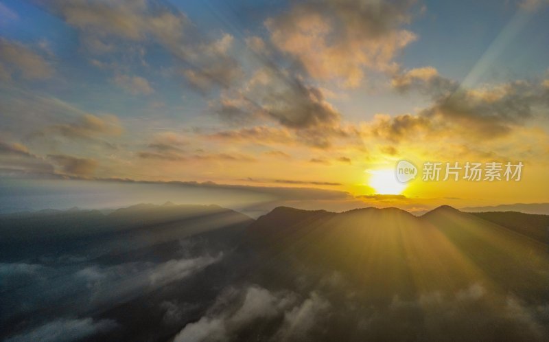 重庆酉阳：晨曦中的村庄