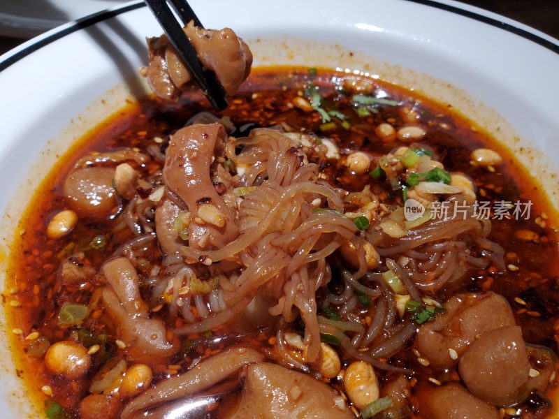 饮食麻辣肥肠锅特写