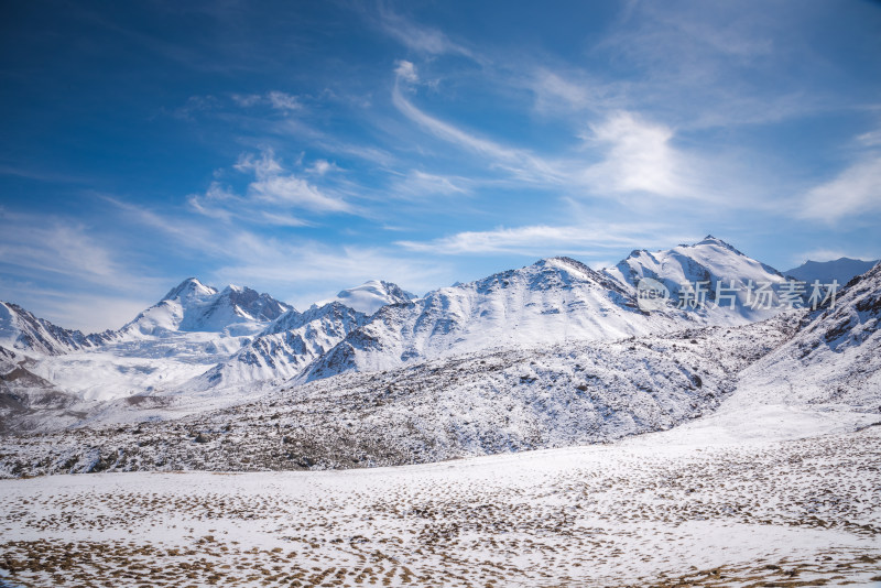 壮丽雪山天空自然风景