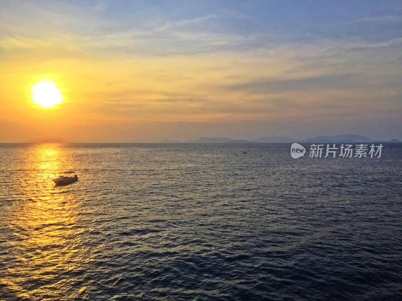 海上日落小船风景