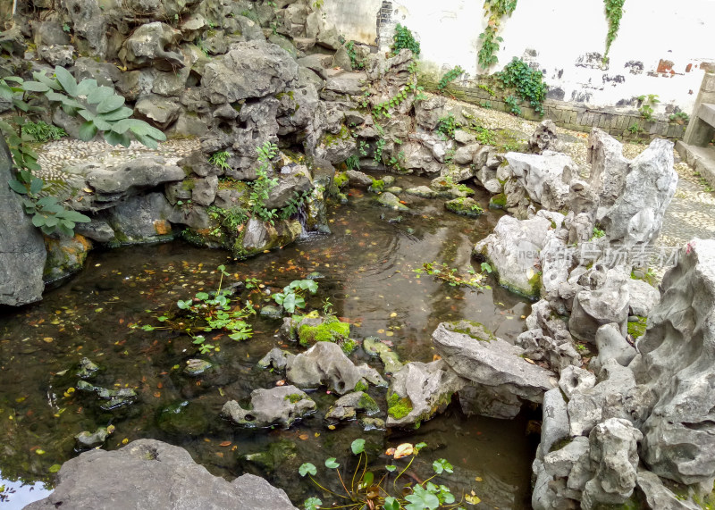 中式庭院假山池塘景观