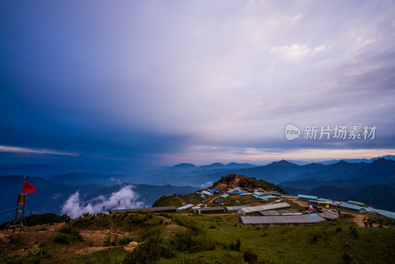 四川雅安牛背山云海