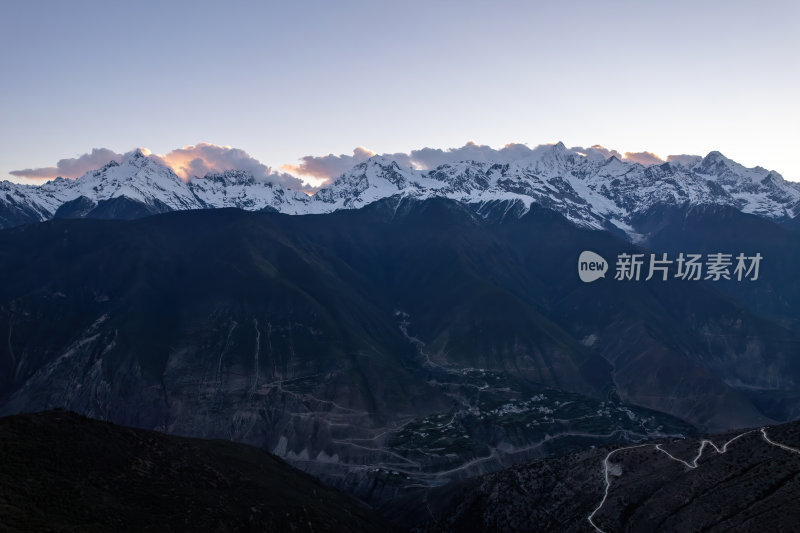 云南香格里拉飞来寺梅里雪山卡瓦博格峰航拍