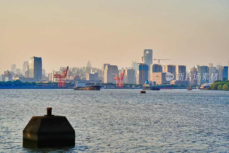 黄浦江两岸的城市建筑