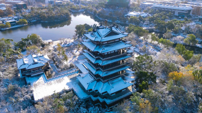 航拍山东济南大明湖5A景区雪景