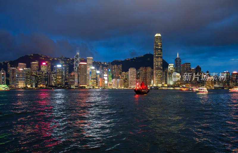 中国香港维多利亚港天际线夜景