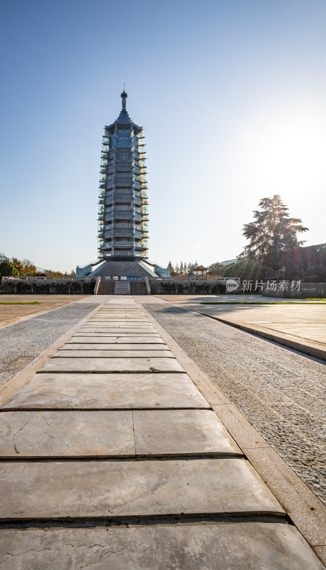 南京大报恩寺现代风格宝塔与石阶景观