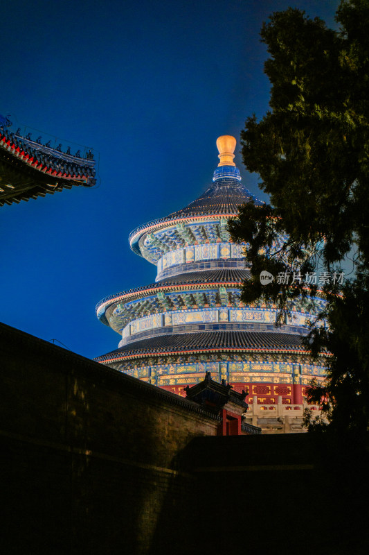 夜幕下的北京天坛祈年殿建筑 夜景灯光