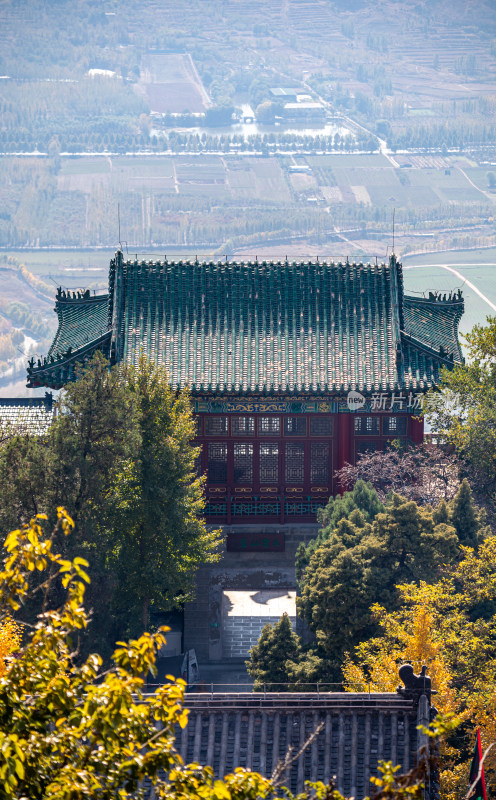 中式古建筑远景及周边景致