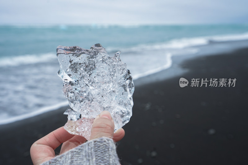 冰岛，钻石沙滩/黑沙滩，晶莹剔透的冰块