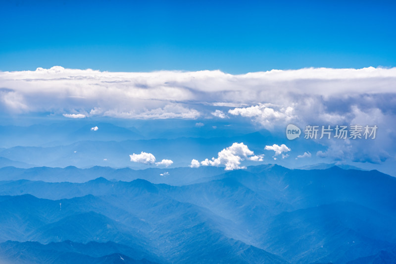 飞机上拍摄的甘南藏族自治州舟曲县的群山