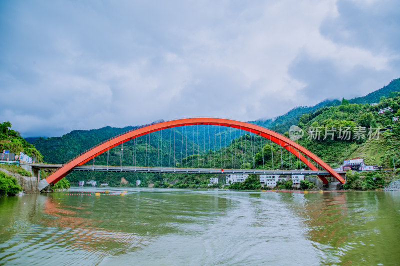 春日的新安江山水画廊风光