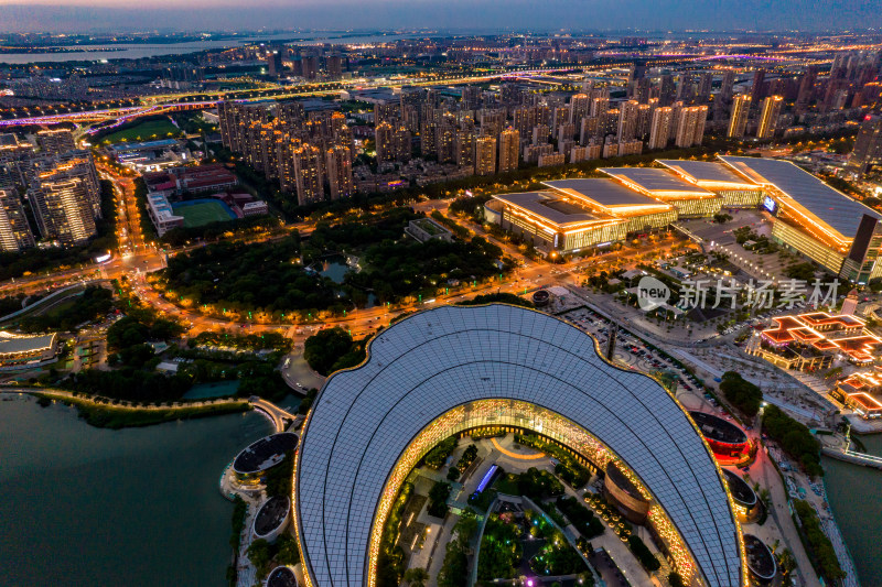 苏州金鸡湖日落晚霞夕阳夜景航拍摄影图